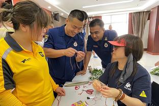 穆西亚拉社媒：以这样的方式庆祝德甲百场很棒，大家圣诞快乐